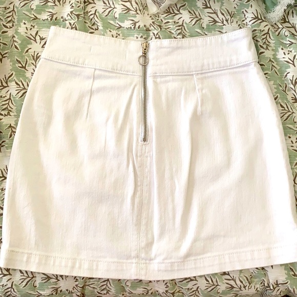 Sexy white skirt 🤍 - Picture 1 of 3